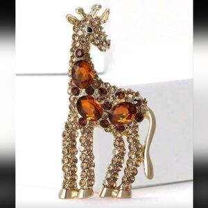 Sparkling Gold Giraffe Brooch
